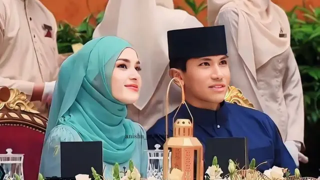 6 Pesona Menawan Anisha Rosnah Dibalut Baju Kurung Hijau Mint saat Halal Bihalal Bareng Ratusan Mahasiswa