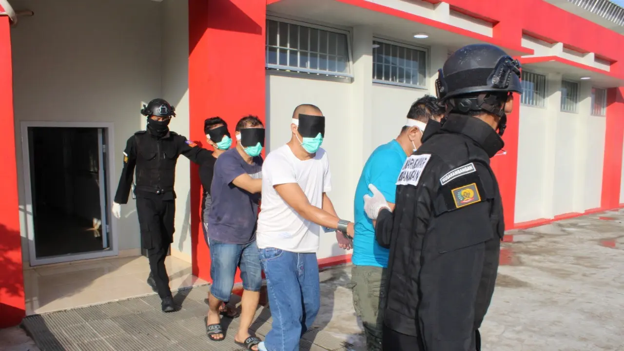 Pemindahan napi bandar narkoba dari sejumlah lapas ke lapas di Pulau Nusakambangan, Cilacap, Jawa Tengah. (Foto: Liputan6.com/Ditjen PAS)