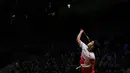 Pebulu tangkis tunggal putra Indonesia, Anthony Sinisuka Ginting melakukan smash saat bertanding pada babak 16 besar Indonesia Open 2022 di Istora Senayan, Jakarta, Kamis (16/06/2022). Anthony Ginting berhasil menekuk tunggal putra Denmark, Hans-Kristian Solberg Vittinghus dengan skor 21-17, 21-9 (Bola.com/Bagaskara Lazuardi)