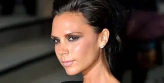 Diisukan bercerai dengan suaminya, David Beckham, aktris sekaligus sosialita asal Inggris Victoria Beckham akhirnya angkat bicara. (Bintang/EPA)