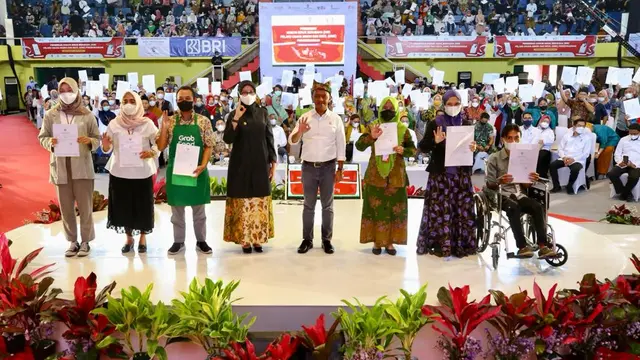 Serahkan NIB kepada 700 Pelaku UMKM
