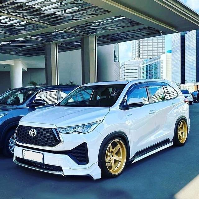 10 Potret Modifikasi Toyota Kijang Innova Zenix, Mesin Hybrid yang Enggak Kalah Sama Cumi Darat