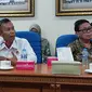 Ketua Ikatan Pengusaha Konveksi Bandung (IPKB) Nandi Herdiaman menyoroti berlakunya Peraturan Menteri Perdagangan (Permendag) Nomor 8 Tahun 2024. Menurutnya aturan itu malah membuka kembali keran impor pakaian jadi yang dikhawatirkan menggerus pasar industri lokal dalam negeri.