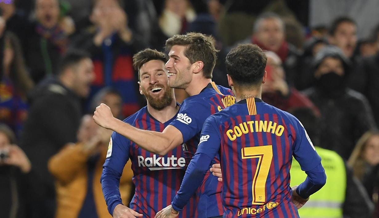 Sergi Roberto menyumbangkan gol ketiga untuk Barcelona di menit ke-54 pada leg kedua Copa Del Rey yang berlangsung di stadion Nou Camp, Barcelona, Kamis (31/1). Barcelona menang 6-1 atas Sevilla. (AFP/Luis Gene)