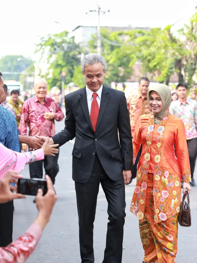 [Bintang] Pejabat Diacara Pernikahan Kahiyang Ayu dan Bobby Nasution -Ganjar Pranowo
