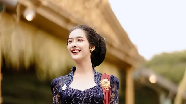 Model Kebaya Modern ala Dara Sarasvati (credit: instagram/darasarasvaati)