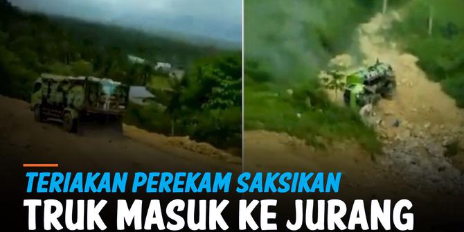 VIDEO: Detik-Detik Truk Terguling ke Dalam Jurang