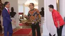 Atlet bulu tangkis, Liliyana Natsir menemui Presiden Joko Widodo didampingi Menpora Imam Nahrawi di Istana Merdeka, Jakarta, Selasa (29/1). Liliyana, yang telah memutuskan pensiun sebagai atlet bulu tangkis, berpamitan kepada Jokowi. (Liputan6.com/HO/Ran)