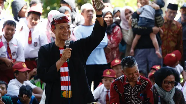 Gubernur Jawa Tengah Ganjar Pranowo mendengar aspirasi warga Desa Muncar Kabupaten Temanggung secara langsung sambil ngopi bareng. (Istimewa)