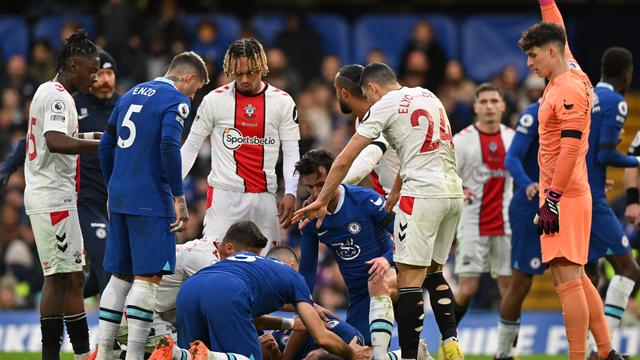 Momen Pemain Chelsea Cesar Azpilicueta Alami Cedera Horor, Kepala Kena Tendangan Salto