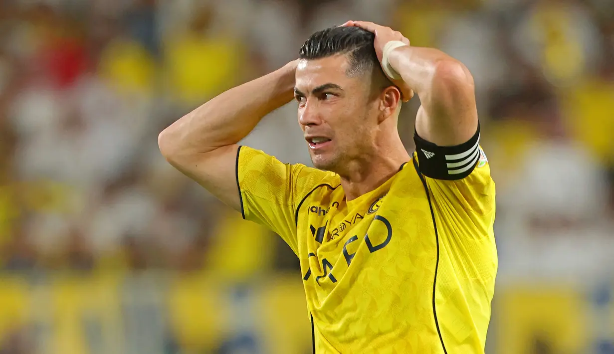 Perasaan kecewa tak mampu ditutupi Cristiano Ronaldo setelah Al Nassr gagal mengunci gelar juara Liga Arab Saudi musim 2025/2026 pada Selasa (12/05/2026) waktu setempat. (AFP/Fayez Nureldine)