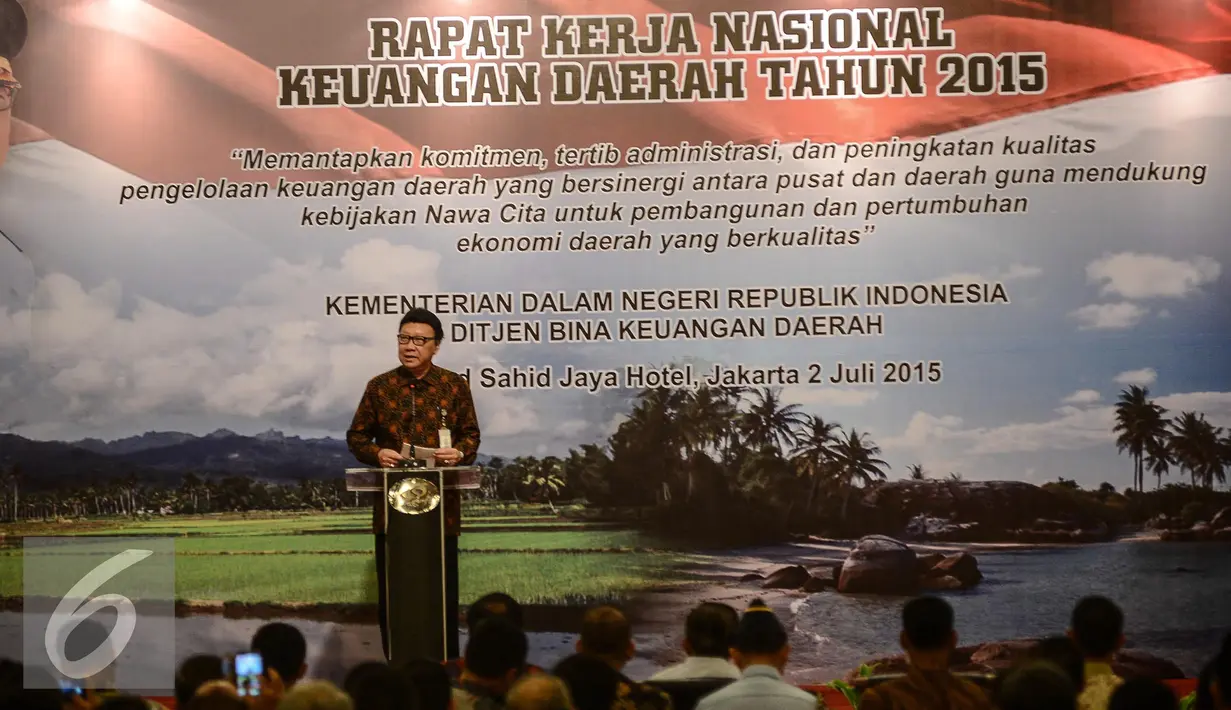 Mendagri Tjahjo Kumolo memberikan sambutan saat pembukaan Rapat Kerja Nasional Keuangan Daerah Tahun 2015 di Jakarta, Kamis (2/7/2015). Wakil Presiden Jusuf Kalla hadir untuk membuka acara tersebut. (Liputan6.com/Faizal Fanani)