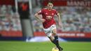 Gelandang Manchester United, Nemanja Matic, menggiring bola saat melawan West Bromwich Albion pada laga Liga Inggris di Stadion Old Trafford, Minggu (22/11/2020). MU menang dengan skor 1-0. (Martin Rickett/Pool via AP)