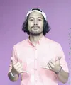 Chicco Jerikho, si barista tampan di film filosofi kopi ternyata punya kesan tersendiri soal kopi. Meskipun tidak ahli di bidang kopi, namun Chicco mengatakan dirinya sempat mempelajari jenis-jenis kopi dan cara meraciknya. (Galih W. Satria/Bintang.com)