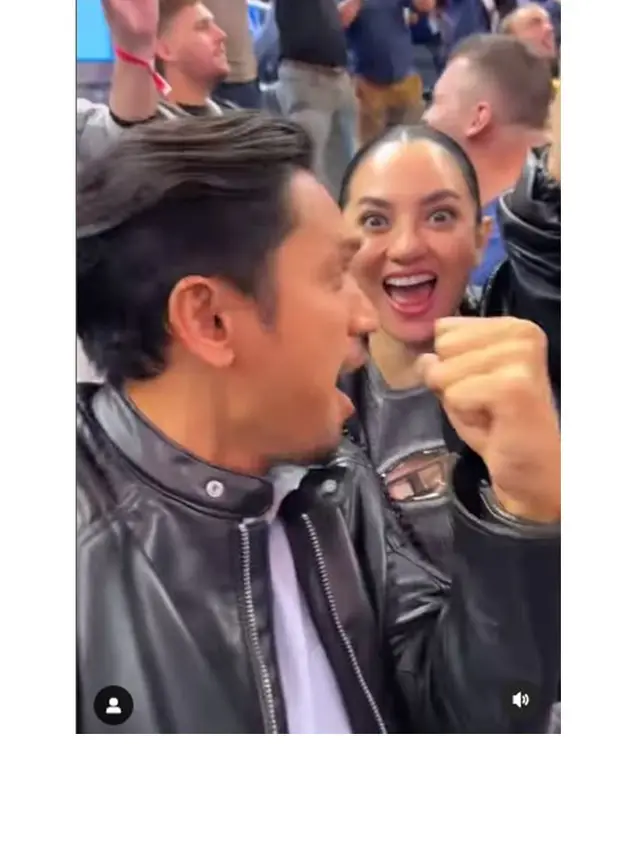 6 Potret Ibnu Jamil dan Ririn Ekawati saat Nonton NBA, Seru Banget