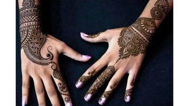 8 Inspirasi Henna Tangan Super Cantik Untuk Calon Pengantin Fimela Fimela Com Sejarah inai henna mahendi inai henna henna di tangan henna simple henna pengantin simple henna design tulisan arab henna pengantin muslim henna design for wedding alat untuk melukis. 8 inspirasi henna tangan super cantik
