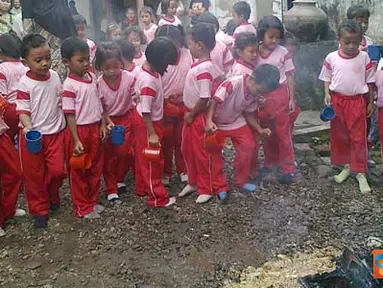 Citizen6, Jawa Tengah: Simulasi kebakaran diadakan di TK Papahan 03 Karanganyar, Jawa Tengah, (26/2). (Pengirim: Gejora)