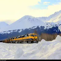 Alaska Railroad yang 'membelah' dunia es. (railpictures.net)
