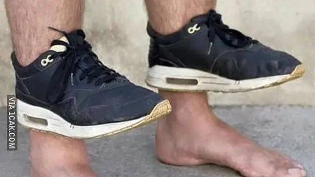 6 Potret Tali Sepatu yang Absurd Ini Bikin Tepuk Jidat, Nyeleneh
