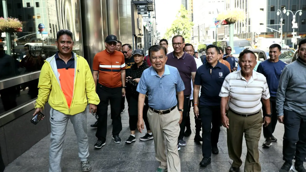Jelang Sidang Majelis Umum PBB, JK Jalan Kaki Santai di New York. (Wapresri.go.id)