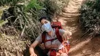 Aktris cantik Debi Sagita kerap mengunggah momen saat ia mendaki gunung. Gaya penampilannya saat mendaki pun sangat simpel. Seperti saat di gunung Slamet, ia hanya memakai kaus, celana pendek, membawa tas dan tentunya memakai masker. (Liputan6.com/IG/@debisagita)