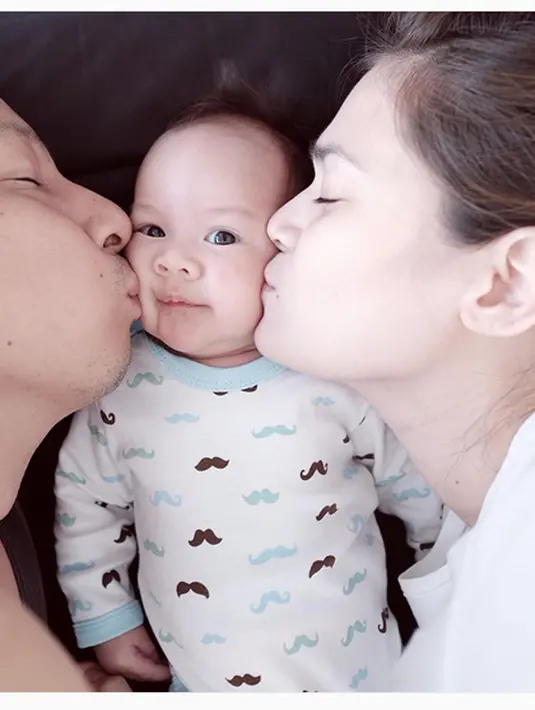 Meski begitu, Sabai melihat bahwa suaminya sangat pengertian dan perhatian. Ditengah kesibukannya, ia masih menyempatkan waktu buat istri dan anaknya Bjorka. (dok. Instagram)