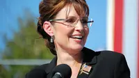 Sarah Palin berbicara pada rapat umum di Elon, NC selama Kampanye Presiden 2008. (Creative Commons)