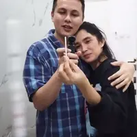 7 Momen Ussy Sulistiawaty Umumkan Hamil Anak ke-5, Berharap Bayi Cowok (sumber: YouTube Ussy Andhika Official)