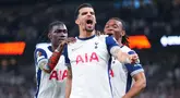 Pemain Tottenham Hotspur, Dominic Solanke, melakukan selebrasi setelah mencetak gol ke gawang Bodo/Glimt dalam duel leg pertama semifinal Liga Europa 2024/2025. (AP Photo/Kirsty Wigglesworth)