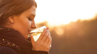 Rutin Konsumsi Lemon Tea Setiap Pagi Ini 5 Manfaat Sehatnya Beauty Fimela Com