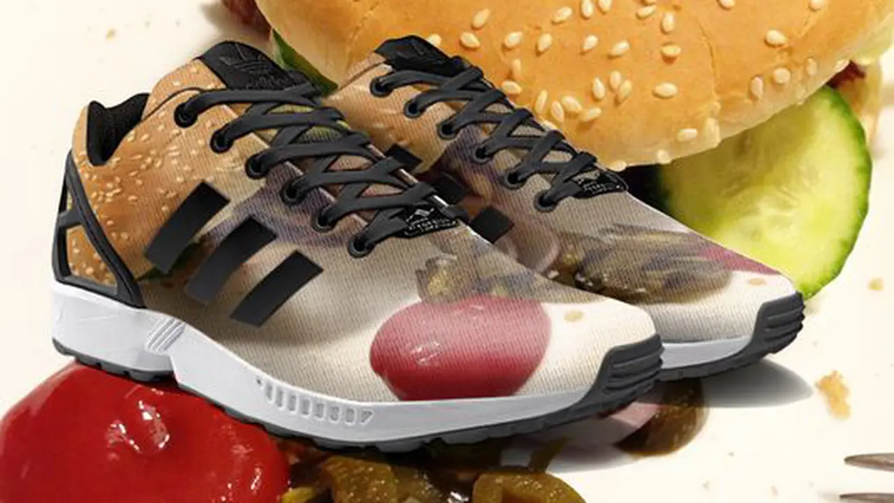 Asyiknya Cetak Foto Favorit di Sepatu Kesayangan