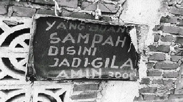 6 Tulisan Buang Sampah Pakai Ancaman Ini Ngeri-Ngeri Sedap, Kocak