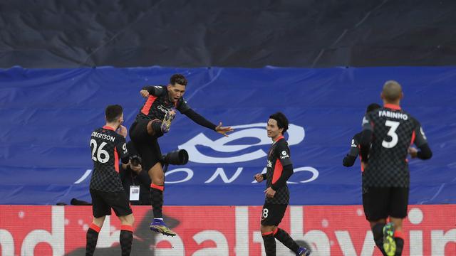 Selebrasi penyerang Liverpool, Roberto Firmino ketika melawan Crystal Palace di Selhurst Park, Sabtu (19/12/2020).