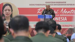 Ketua Yayasan Pendidikan Karakter Bangsa Astahanas memberikan pidato saat acara Diklat Revolusi Mental di Kantor Kemenko PMK, Jakarta, Kamis (30/4/2015). (Liputan6.com/Helmi Afandi)