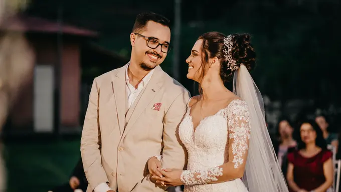 pasangan menikah