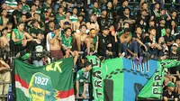 Bonek mendampingi Persebaya saat bermain di Liga 1 2018. (Bola.com/Aditya Wany)