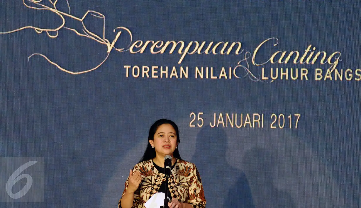 Menko PMK, Puan Maharani memberi sambutan saat menghadiri acara Perempuan dan Canting di Jakarta, Rabu (25/1). Acara juga ditandai penyerahan penghargaan kepada dua pelestari batik nasional. (Liputan6.com/Helmi Fithriansyah)