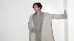 Melalui akun Instagram pribadinya, Jourdy Pranata sendiri kerap mengunggah berbagi foto. Bahkan, beberapa fotonya menggunakan busana semi formal pun tak lepas dari perhatian netizen. (Liputan6.com/IG/@jourdy.pranata)