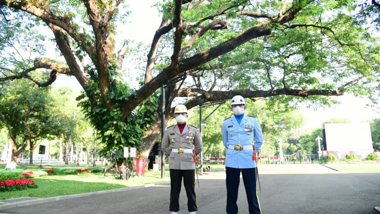 Kombes Pol Christ Reinhard Pusung ditunjuk menjadi Komandan Upacara Penurunan Bendera Merah Putih pada HUT ke-75 RI.