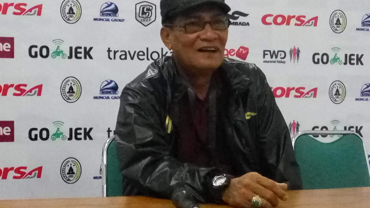 Pelatih PSS Sleman Fredy Muly (Switzy Sabandar) 