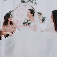 Ilustrasi pernikahan teman, teman menikah. (Photo by HONG SON from Pexels)