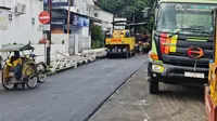 Beberapa ruas jalan utama di Kabupaten Garut, Jawa Barat mulai mendapatkan rehabilitasi dan perbaikan jalan menjelang datangnya ramadan. (Liputan6.com/Jayadi Supriadin)