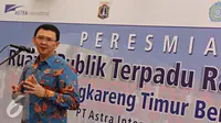 Gubernur DKI Jakarta, Basuki T Purnama memberikan kata sambutan saat meresmikan RPTRA Tahap II di Jakarta Barat, Kamis (18/2). Pembangunan RPTRA bertujuan sebagai ruang publik bagi warga. (Liputan6.com/Immanuel Antonius)