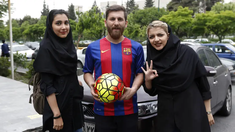 Kehadiran Lionel Messi di Jalanan Iran Bikin Warga Kaget