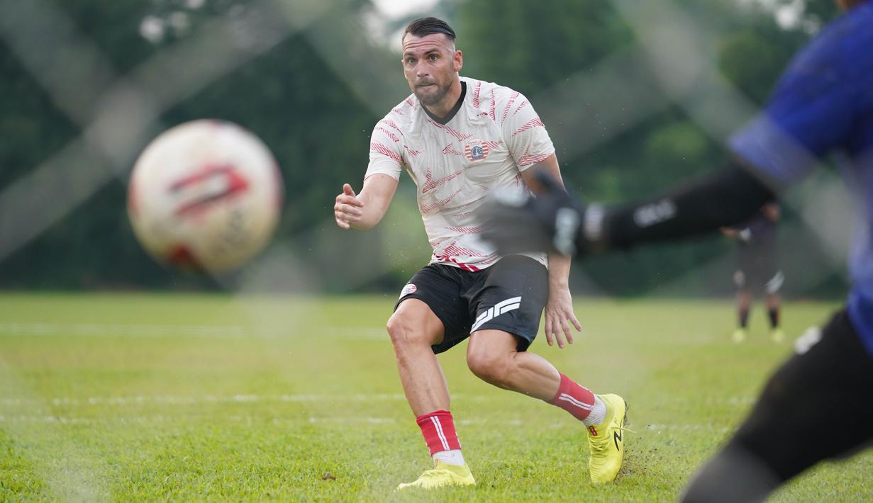 Angelo berharap tim asuhannya dapat menggelar uji coba dalam waktu dekat untuk mengukur perkembangan tim. Hanya saja, ia tak memerinci calon lawan yang pas untuk Marko Simic Cs. (Foto: Dok. Humas Persija Jakarta)