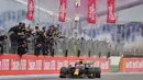 Pembalap Max Verstappen melintasi garis finis untuk memenangkan F1 GP Prancis di Sirkuit Paul Ricard, Le Castellet, Prancis, Minggu (20/6/2021). Max Verstappen tercepat di F1 GP Prancis. (AP Photo/Francois Mori)