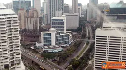 Citizen6, Jakarta: Gedung-gedung bertingkat di kawasan Jalan Jenderal Sudirman, Jakarta Pusat. Tidak ada lagi ruang terbuka hijau, bahkan penambahan ruas jalan tidak bisa lagi, sehingga sering terjadi kemacetan. (Pengirim: Sunyoto)