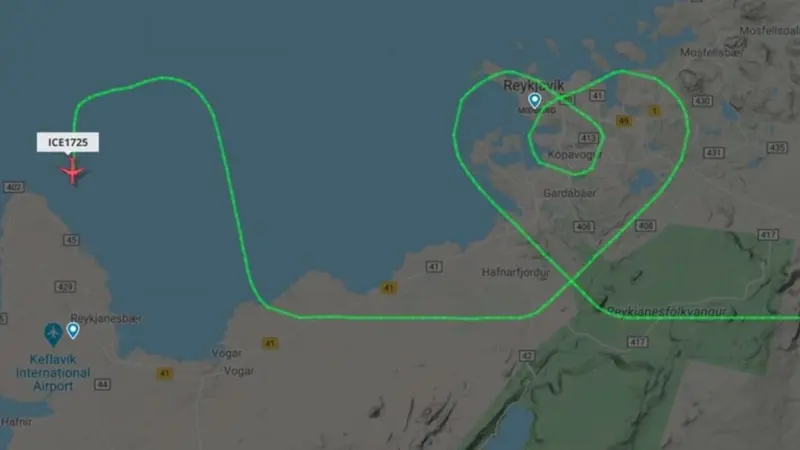 Apresiasi Tenaga Medis Lawan Corona, Pilot Ini Bikin Simbol Hati di Langit