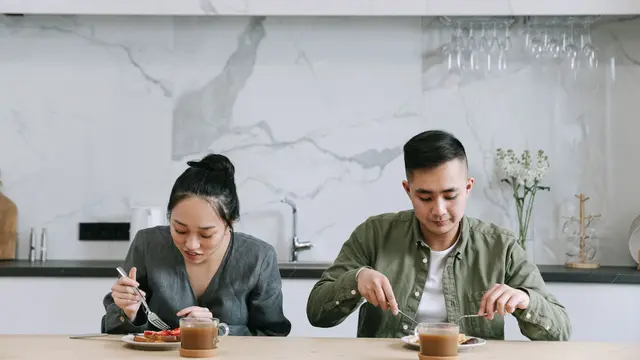Orang yang Paling Terakhir Selesai Makan