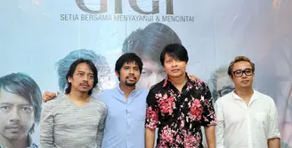 Sembilan album religi telah dirilis oleh band Gigi. Setelah tahun lalu vakum merilis album religi, grup yang digawangi Armand, Dewa, Thomas, dan Gusti itu merilis album berjudul Setia Bersama Menyayangi dan Mencintai. (Nurwahyunan/Bintang.com)